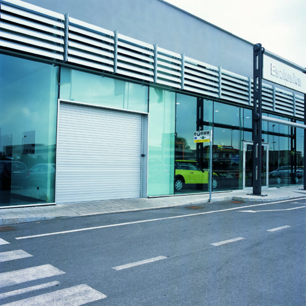 serranda coibentata bianca per concessionaria