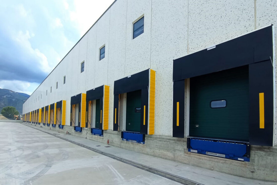 Polo logistico angri punti di carico Ferraro con rampa e sigillante