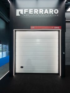 Novità portoni R+T Stoccarda - Portone sezionale LIVING GENIUS Ferraro